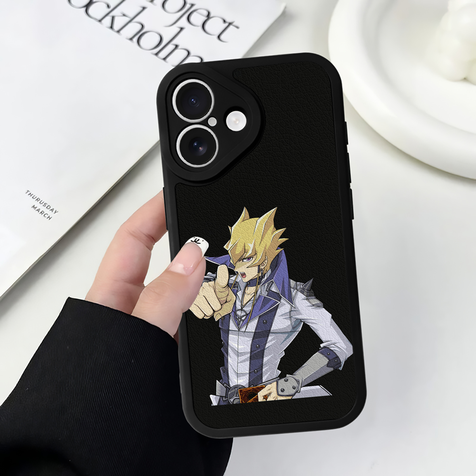 （画像用） 遊☆戯☆王 Yu-Gi-Oh! 【iPhone 16シリーズ対応】シリコンスマホケース（レザー調） 材質：シリコン
